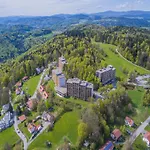 Bernhard Mit Pool Und Sauna フライウング